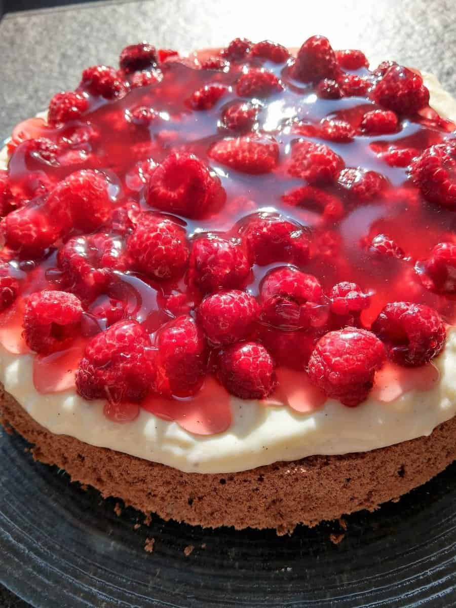 Backen wie die Oma - Himbeerkuchen mit Schokoladenbiskuit und ...
